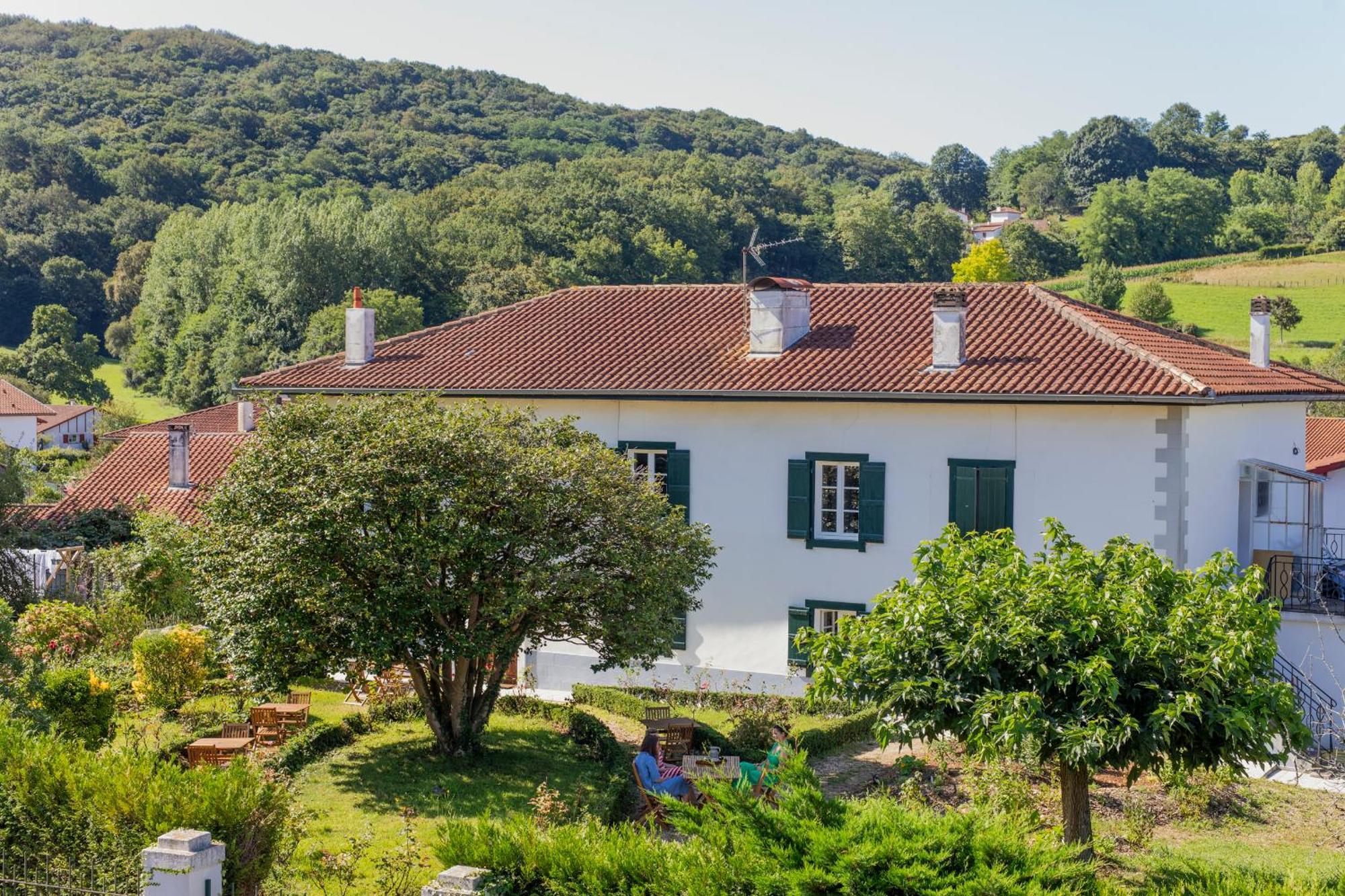 Maison Gamboia, Chambres D'Hotes Au Calme Avec Jardin Hasparren Eksteriør billede