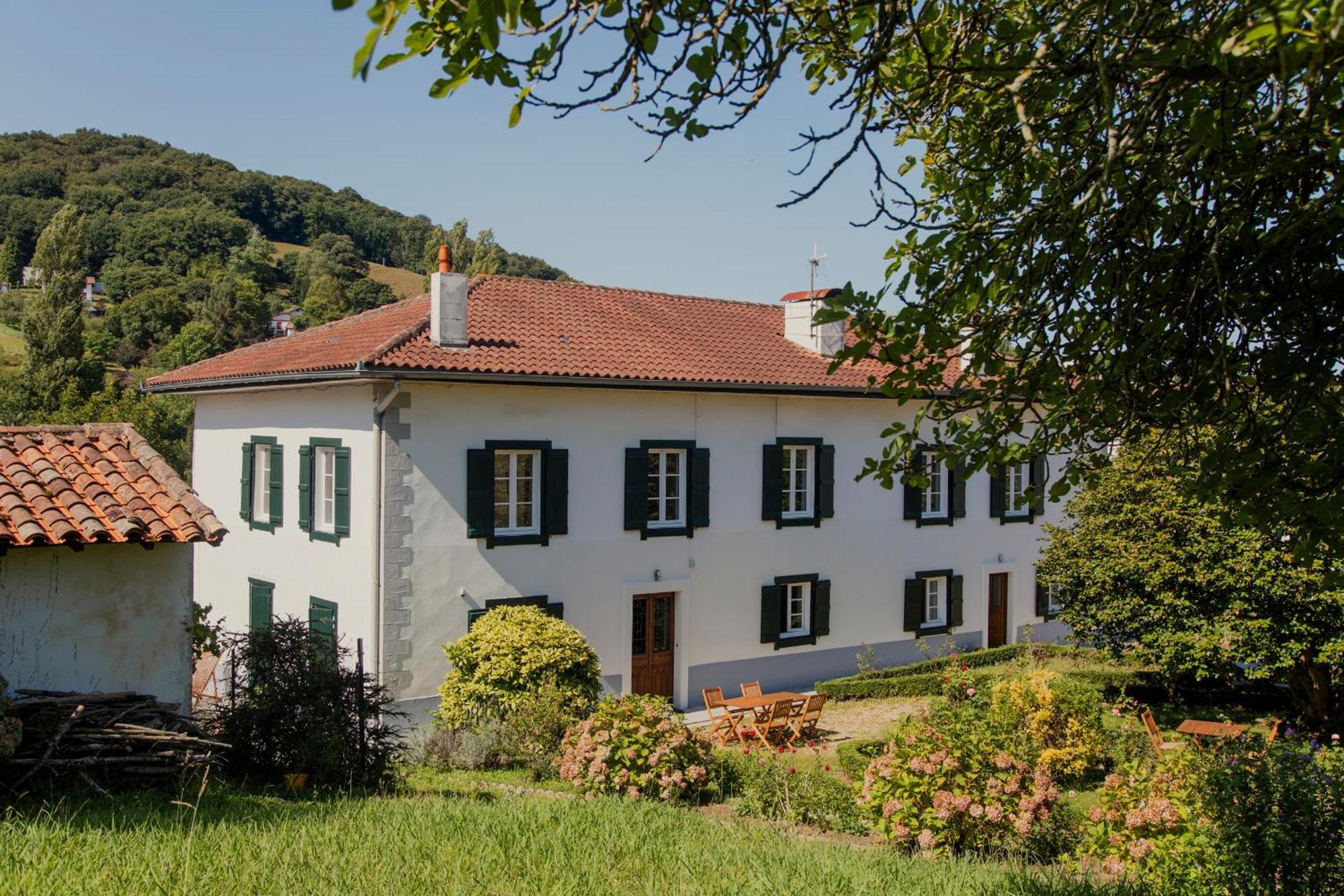 Maison Gamboia, Chambres D'Hotes Au Calme Avec Jardin Hasparren Eksteriør billede